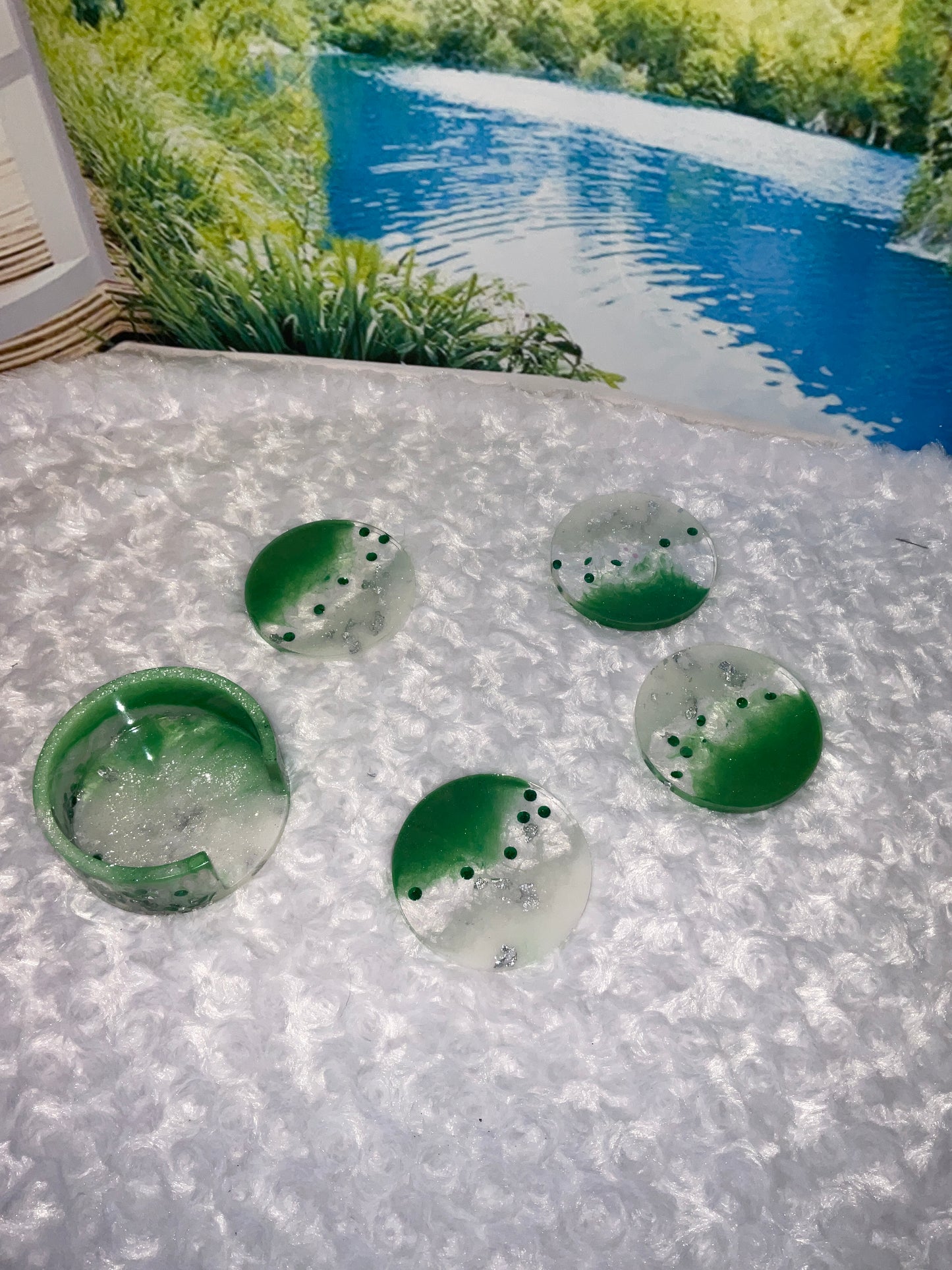 Emerald Green Resin Coaster Set and Holder | Set of 4 Round Coasters | Housewarming Gift Coasters | Coffee Table Decor |